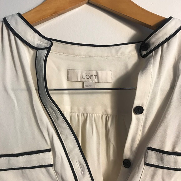 💫LOFT CREAM WITH BLACK PIPING DETAIL BLOUSE 💫 - Picture 2 of 3